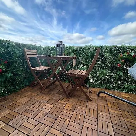 Cosy Avec Terrasse A *